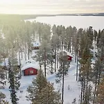 Moekki Jerisjaerven Rannalla *