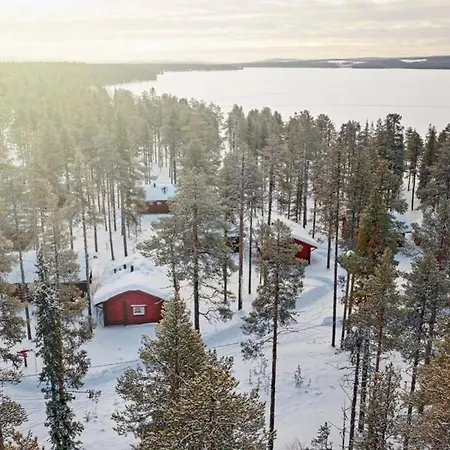 Moekki Jerisjaerven Rannalla *