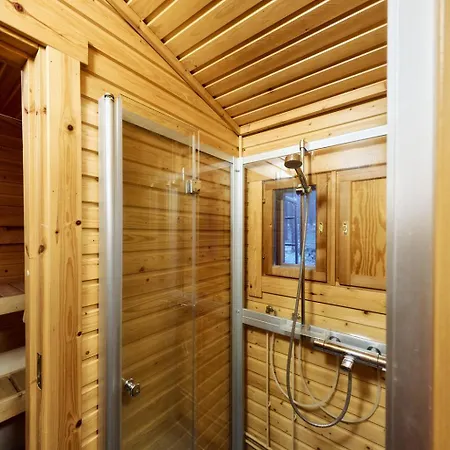 Moekki Jerisjaerven Rannalla Muonio