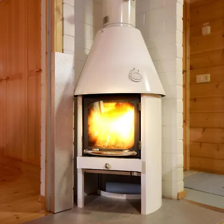 Moekki Jerisjaerven Rannalla