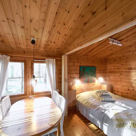 Moekki Jerisjaerven Rannalla * Muonio