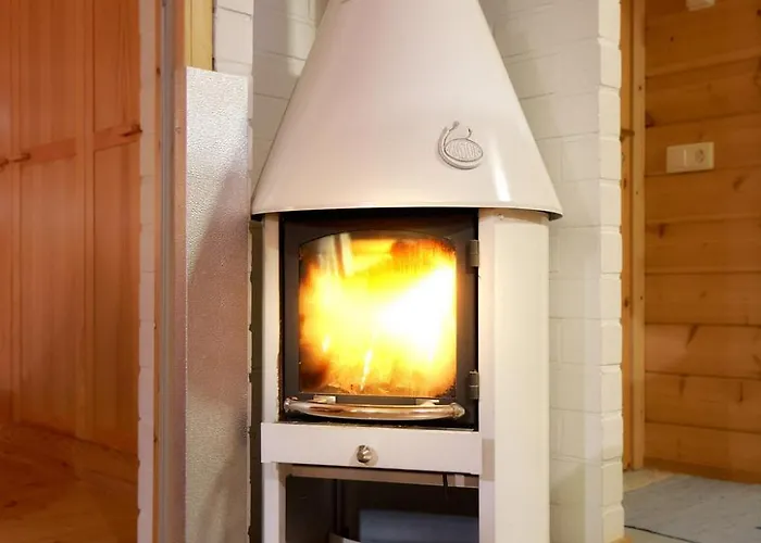 Moekki Jerisjaerven Rannalla